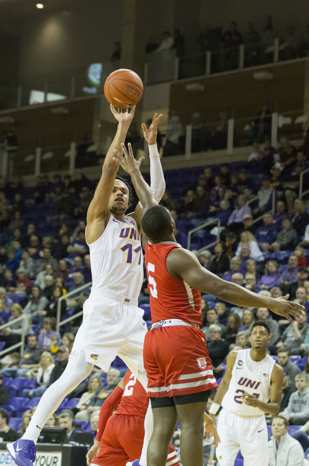 010420kw-uni-basketball-02